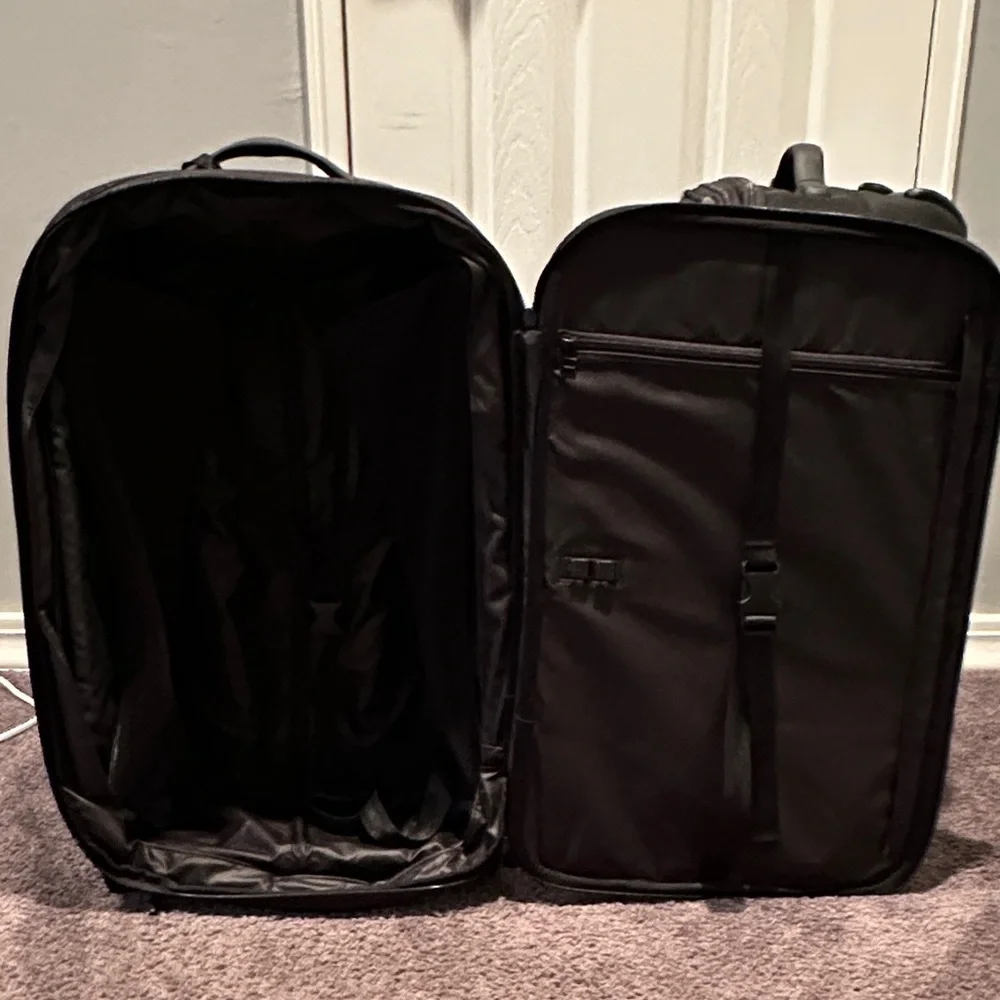 Black Travel Suitcase Set